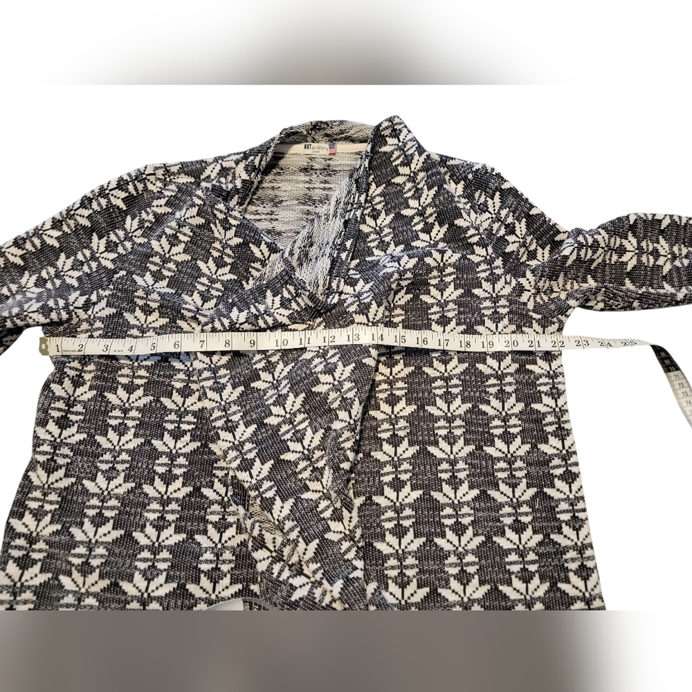 Kut From The Kloth Waterfall Cardigan Large Black White Floral Snowflake Pattern - Picture 7 of 9